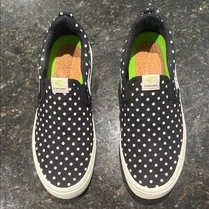 Cariuma Women’s Black and White Polka Dot Sneakers Size 9
